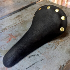 Asiento Tachas tipo Carpincho Negro