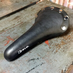 Asiento Velo Tachas Negro